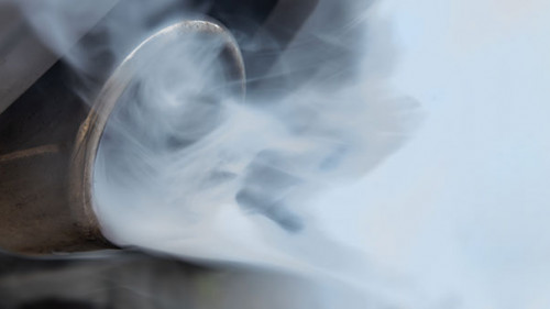 Auspuff-Qualm-288345862-AS-Rainer-Fuhrmann