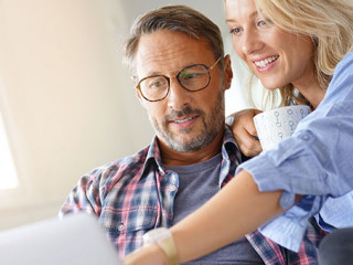 Paar-Laptop-172793667-AS-goodluz