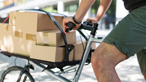 Mann-Lastenrad-272472140-AS--pikselstock