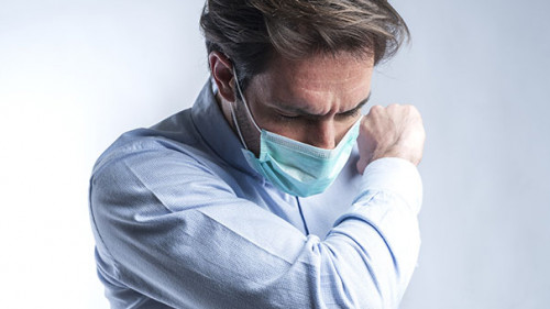 Businessman-Maske-332460442-AS-Teodor-Lazarev