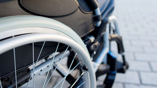 Rollstuhl-218761979-AS-auremar