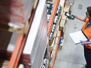 Warenlager-Lagerist-151809562-AS-pressmaster