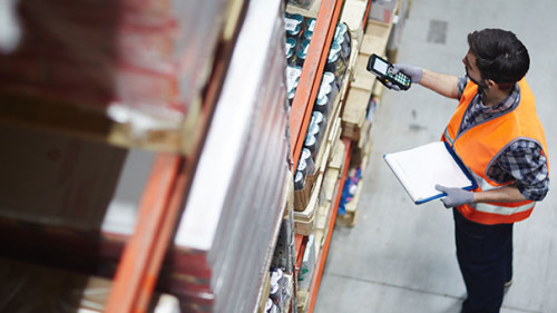 Warenlager-Lagerist-151809562-AS-pressmaster