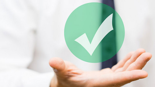 Anzugtraeger-Haekchen-107273554-AS-Bacho-Foto