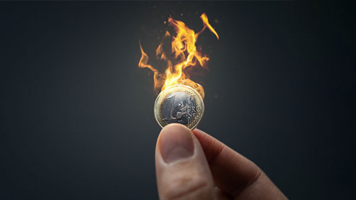 Hand-Euro-Muenze-324044096-AS-photoschmidt