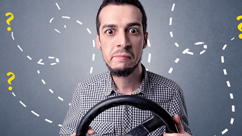 Mann-Lenkrad-Fragezeichen-179311518-FO-ra2-studio