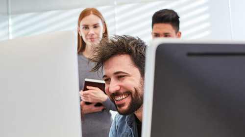 Webdesigner-359394925-AS-Robert-Kneschke