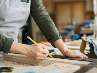 Schreinerin-129568239-AS-pressmaster