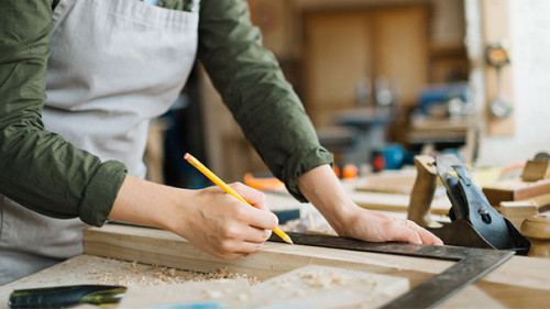 Schreinerin-129568239-AS-pressmaster