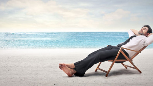 Mann_Liegestuhl_Wasser_65308168_FO_olly