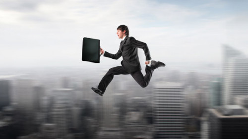 Mann_springend_Skyline_26660899_FO_olly