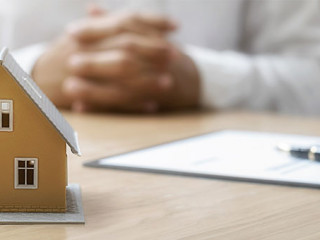 Anzugtraeger-haus-Taschenrechner-300630886-AS-PIC-SNIPE