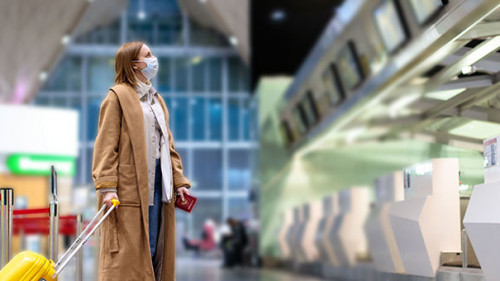 Frau-Flughafen-332544231-AS-DimaBerlin