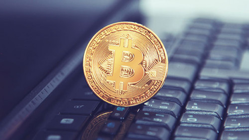 Bitcoin-Laptop-06706144-AS-Thaut-Images