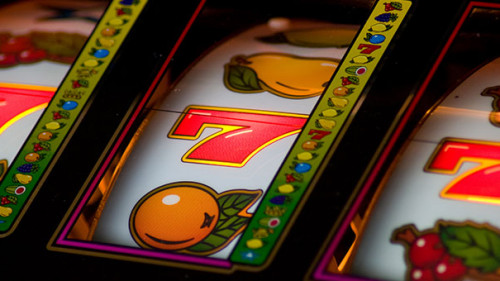 Spielautomat-27683067-AS-picsxl