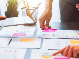 Kollegen-Post-its-348832162