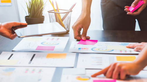 Kollegen-Post-its-348832162