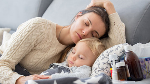 Mutter-Kind-krank-289791924-AS-Tomsickova