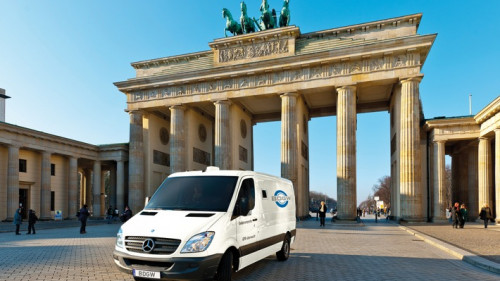 GuW_Transporter_Brandenburger_Tor.jpg