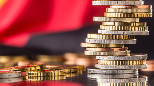 Deutschland-Flagge-Muenzstapel-189281565-AS-weyo