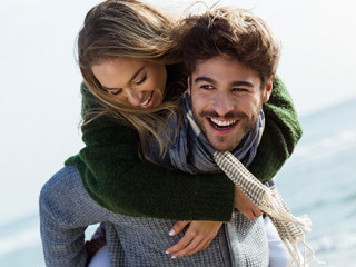 Paar-Strand-138835578-AS-nenetus