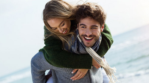 Paar-Strand-138835578-AS-nenetus