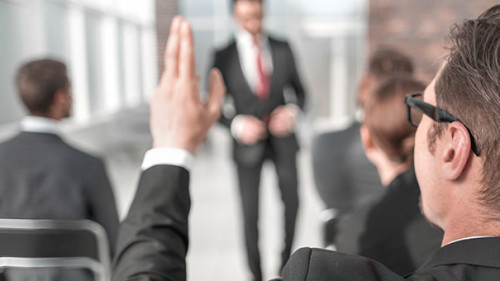 Anzugtraeger-Vortrag-280128098-AS-ASDF