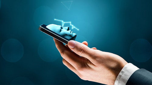 Hand-Smartphone-Gesicht-247508340-AS-jirsak