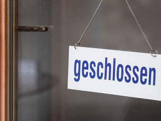 Geschlossen-Schild-201159591-AS-mhp