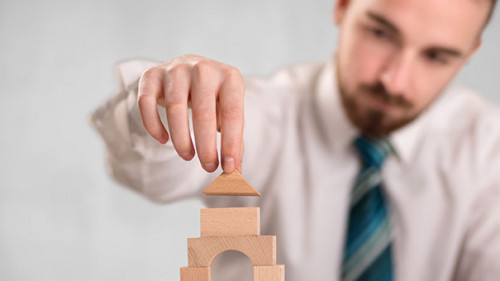 Anzugtraeger-Baukloetze-205717879-AS-ra2-studio