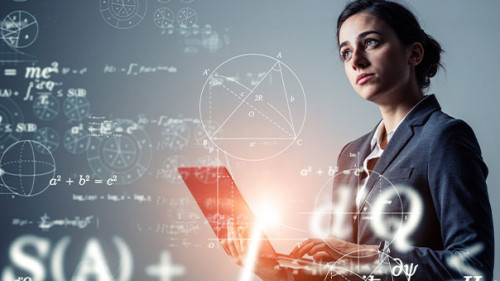 Anzugtaregerin-Laptop-Formeln-314830052-AS-metamorworks