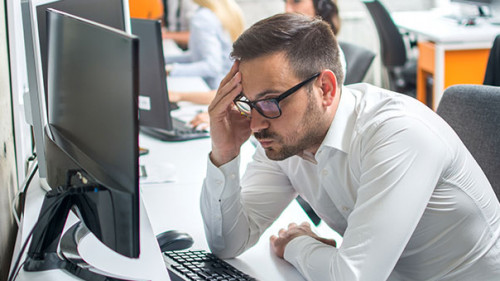 Trauriger-ITler-205207646-AS-Bojan