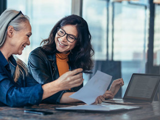 Mitarbeiterinnen-Laecheln-220829245-AS-Jacob-Lund