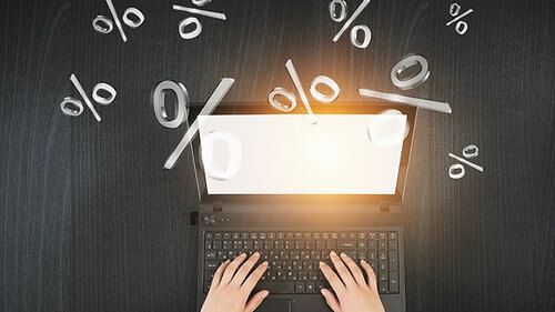 Haende-Laptop-Prozent-232727459-AS-Sergey-Nivens