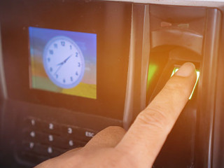 Fingerabdruck-Scanner-226138068-AS-smolaw11