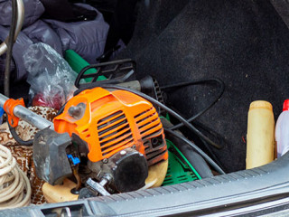 Werkzeuge-in-Kofferraum-301600340-AS-Sergei-Zub