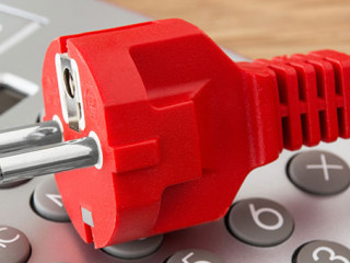 Stromkabel-Taschenrechner-87895541-AS-PhotoSG