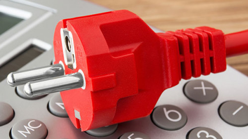 Stromkabel-Taschenrechner-87895541-AS-PhotoSG