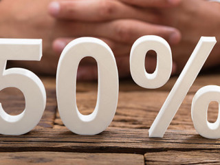 Anzugtraeger-Prozent-218345873-AS-Andrey-Popov