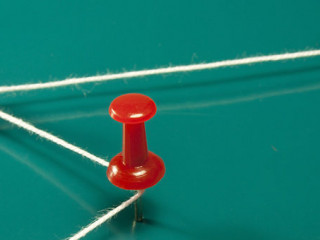 Faden-um-Stecknadeln-58618836-AS-darval