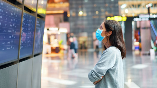 Frau-Flughafen-350199660-AS-GVS