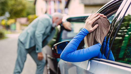 Frau-Mann-Autounfall-299192783-AS-hedgehog94