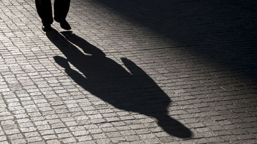 Anzugtraeger-Schatten-335417473-AS-PeskyMonkey