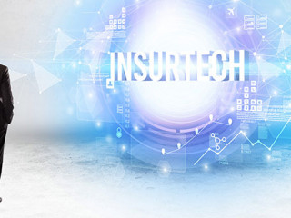 Anzugtraeger-InsurTech-346868407-AS-ra2-studio