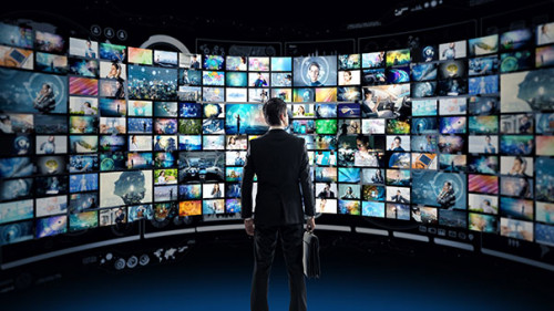 Anzugtraeger-digitale-Bilderwand-216468133-AS-metamorworks