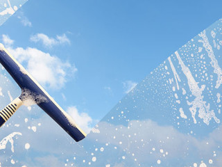 Fenster-Scheibenwischer-188731926-AS-Maren-Winter