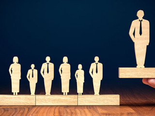 Hand-Koepfe-237839597-AS-jirsak