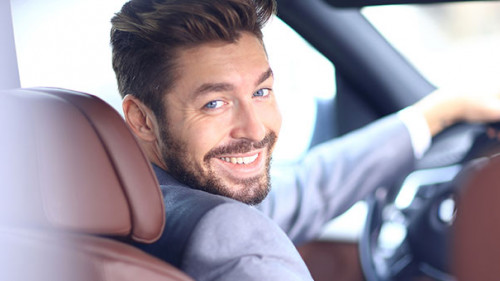 Fahrer-Laecheln-131115467-AS-ASDF