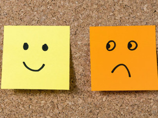 Postits-froh-traurig-71696049-AS-Wordley-Calvo-Stock