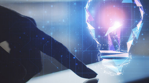 Finger-Tablet-Gluehbirne-379242745-AS-peshkov